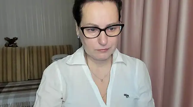 Snapshot of lauraoven chatting on March 7, 7:19 am lauraoven online show from March 7, 7:19 am