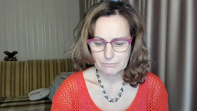 Snapshot of lauraoven chatting on March 8, 3:24 pm lauraoven online show from March 8, 3:24 pm