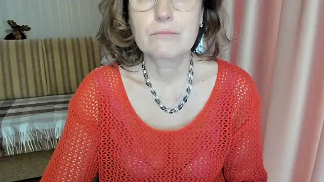 Snapshot of lauraoven chatting on March 10, 10:48 am lauraoven online show from March 10, 10:48 am
