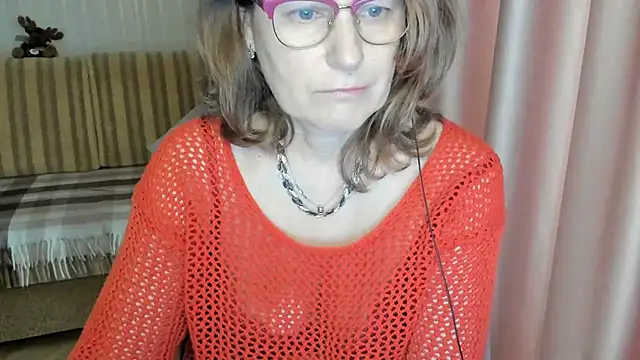 Snapshot of lauraoven chatting on March 13, 10:26 am lauraoven online show from March 13, 10:26 am