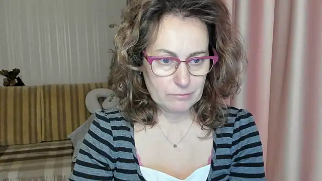 Snapshot of lauraoven chatting on March 18, 9:42 am lauraoven online show from March 18, 9:42 am