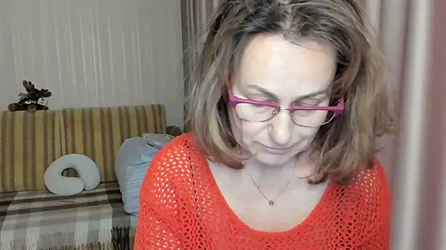 Snapshot of lauraoven chatting on March 20, 2:42 pm lauraoven online show from March 20, 2:42 pm