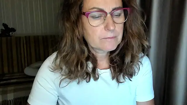 lauraoven online show from October 16, 3:35 pm