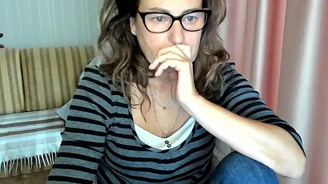 lauraoven online show from October 29, 8:05 am