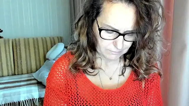 lauraoven online show from October 30, 8:05 am