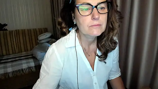 lauraoven online show from November 21, 7:18 am