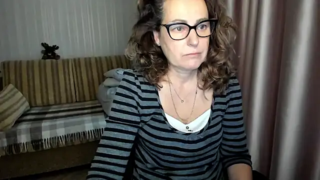 lauraoven online show from November 27, 8:05 am