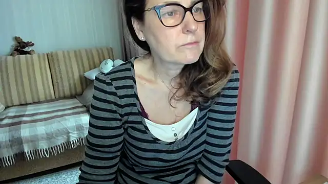 lauraoven online show from March 12, 7:03 am