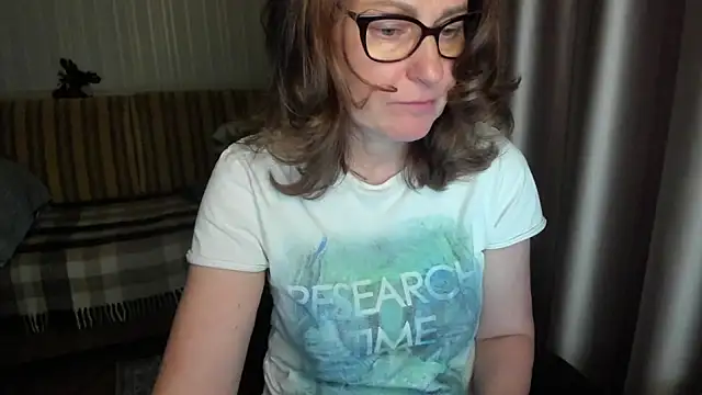lauraoven online show from April 29, 6:03 pm