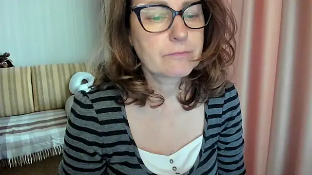 lauraoven online show from May 6, 2:11 pm