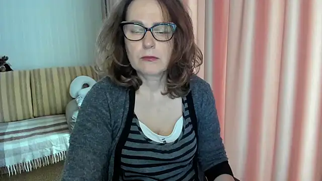 lauraoven online show from May 7, 7:47 am