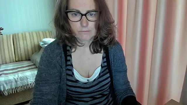 lauraoven online show from May 12, 7:49 am