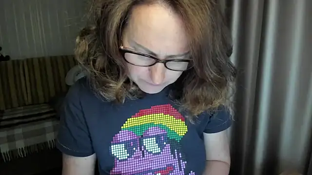 lauraoven online show from May 13, 6:27 pm