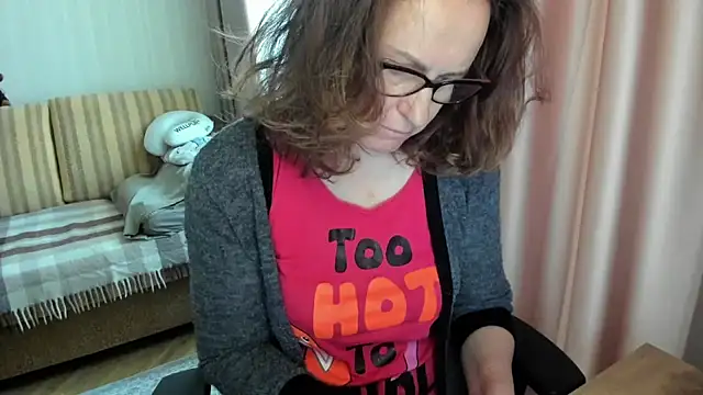 lauraoven online show from May 16, 3:22 pm