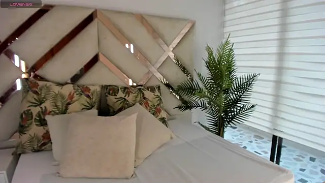 tati saldarriaga online show from October 16, 9:27 pm