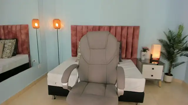 tati saldarriaga online show from February 5, 2:22 pm