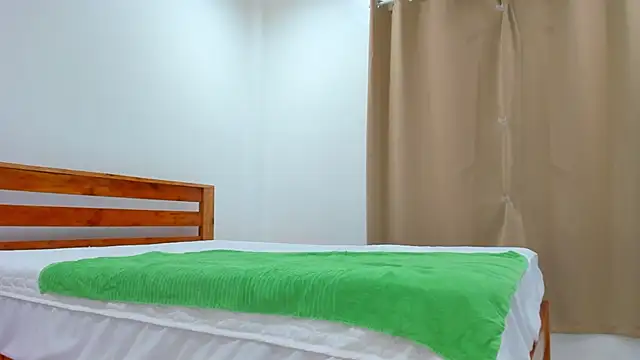 CurvyJules69 online show from December 4, 3:27 am