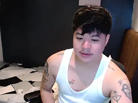 Snapshot of ASIANken911 chatting on November 22, 8:35 am ASIANken911 online show from November 22, 8:35 am