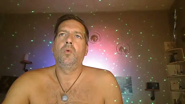 Snapshot of matrikes1 chatting on October 8, 5:32 pm matrikes1 online show from October 8, 5:32 pm