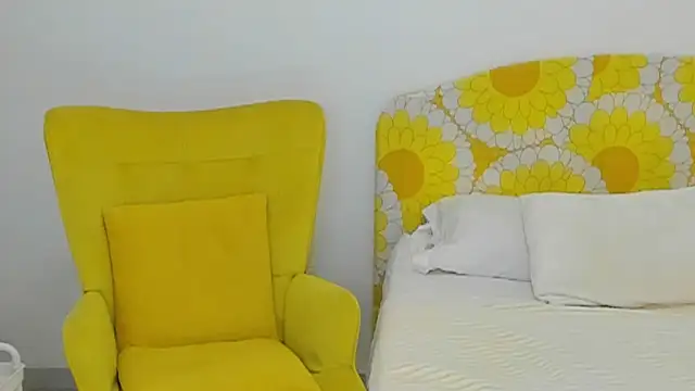 Snapshot of milf_penelope chatting on May 1, 12:59 am milf penelope online show from May 1, 12:59 am