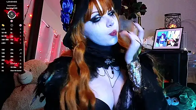 Snapshot of Ivey_and_James chatting on February 6, 10:43 pm Ivey and James online show from February 6, 10:43 pm