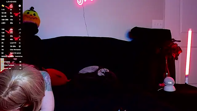 Snapshot of Ivey_and_James chatting on March 12, 12:10 am Ivey and James online show from March 12, 12:10 am