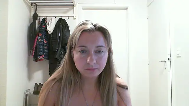 Snapshot of SusanCurt chatting on October 10, 8:02 am SusanCurt online show from October 10, 8:02 am