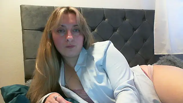 SusanCurt online show from October 26, 4:24 pm