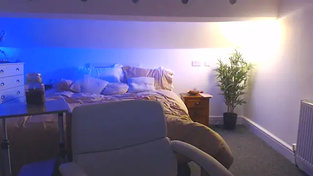 Snapshot of CougarBeccaX chatting on May 6, 9:42 pm CougarBeccaX online show from May 6, 9:42 pm