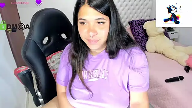 Karlathompson online show from February 10, 11:13 pm