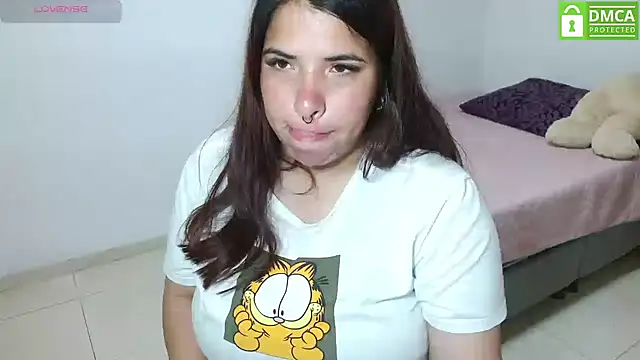 Karlathompson online show from October 29, 11:06 pm