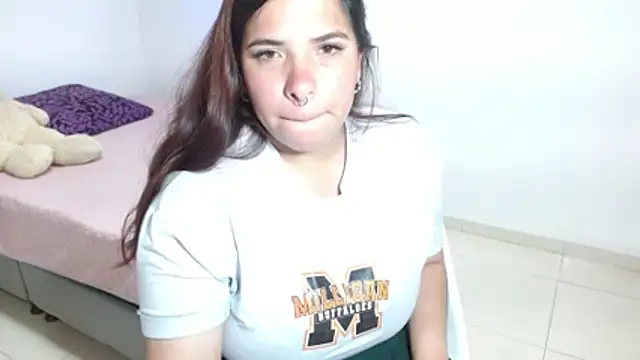 Karlathompson online show from November 4, 11:26 pm