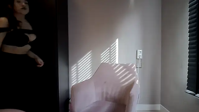 avajade online show from February 18, 11:39 am