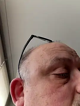 Snapshot of Bibear197511 chatting on October 16, 8:59 am Bibear197511 online show from October 16, 8:59 am