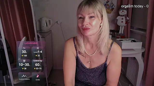 JuliaVilnet online show from December 16, 5:17 am