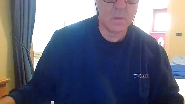 Snapshot of ANONIMO7735 chatting on October 2, 6:42 am ANONIMO7735 online show from October 2, 6:42 am