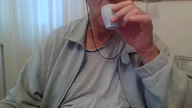 Snapshot of ANONIMO7735 chatting on October 19, 5:30 am ANONIMO7735 online show from October 19, 5:30 am