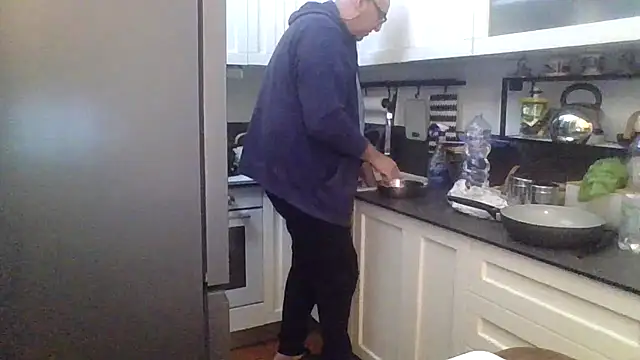 Snapshot of ANONIMO7735 chatting on October 24, 9:49 am ANONIMO7735 online show from October 24, 9:49 am