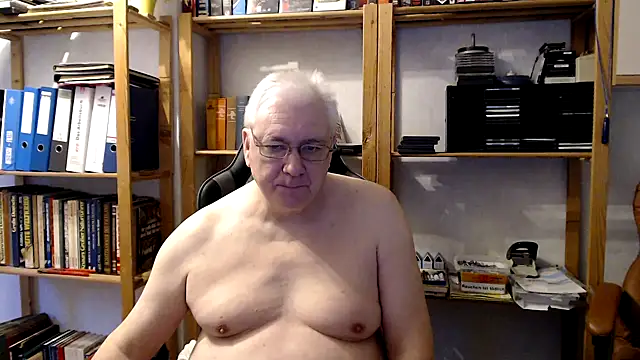 Snapshot of SchwanzhureXXL chatting on January 7, 8:03 am SchwanzhureXXL online show from January 7, 8:03 am