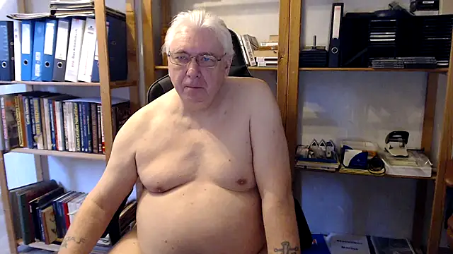 Snapshot of SchwanzhureXXL chatting on February 3, 7:46 am SchwanzhureXXL online show from February 3, 7:46 am