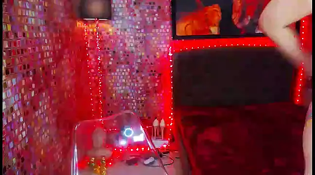 Snapshot of KylieMaxwellCaulfield_TS chatting on March 8, 11:37 am KylieMaxwellCaulfield TS online show from March 8, 11:37 am