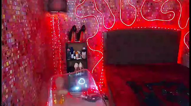 Snapshot of KylieMaxwellCaulfield_TS chatting on March 21, 5:11 am KylieMaxwellCaulfield TS online show from March 21, 5:11 am