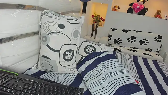 yina-rosse online show from May 12, 9:56 pm