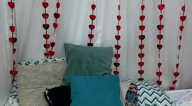 Snapshot of ninaa_fox chatting on February 19, 10:09 pm ninaa fox online show from February 19, 10:09 pm