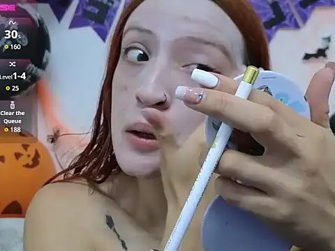 Snapshot of ninaa_fox chatting on October 31, 2:51 pm ninaa fox online show from October 31, 2:51 pm