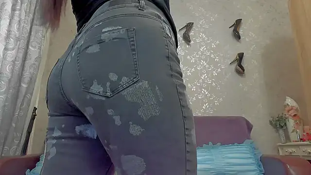 Snapshot of emilianna666 chatting on December 10, 9:01 am emilianna666 online show from December 10, 9:01 am