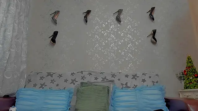 Snapshot of emilianna666 chatting on December 21, 11:55 am emilianna666 online show from December 21, 11:55 am