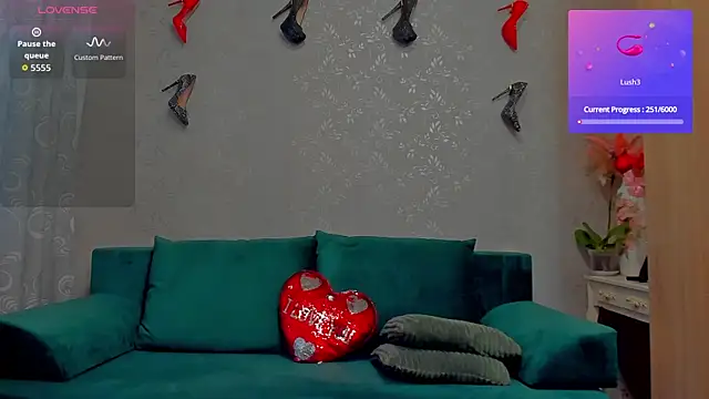 Snapshot of emilianna666 chatting on November 12, 9:42 am emilianna666 online show from November 12, 9:42 am