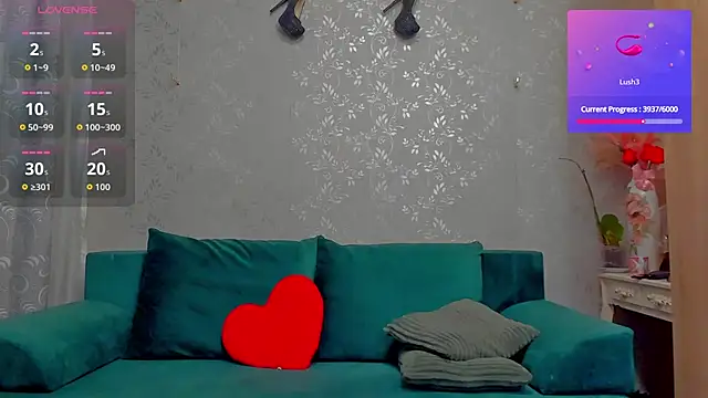 Snapshot of emilianna666 chatting on December 18, 1:28 pm emilianna666 online show from December 18, 1:28 pm