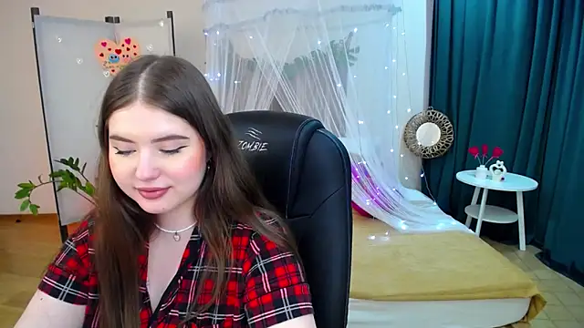 Snapshot of NicoleFoxery chatting on February 22, 9:45 am NicoleFoxery online show from February 22, 9:45 am